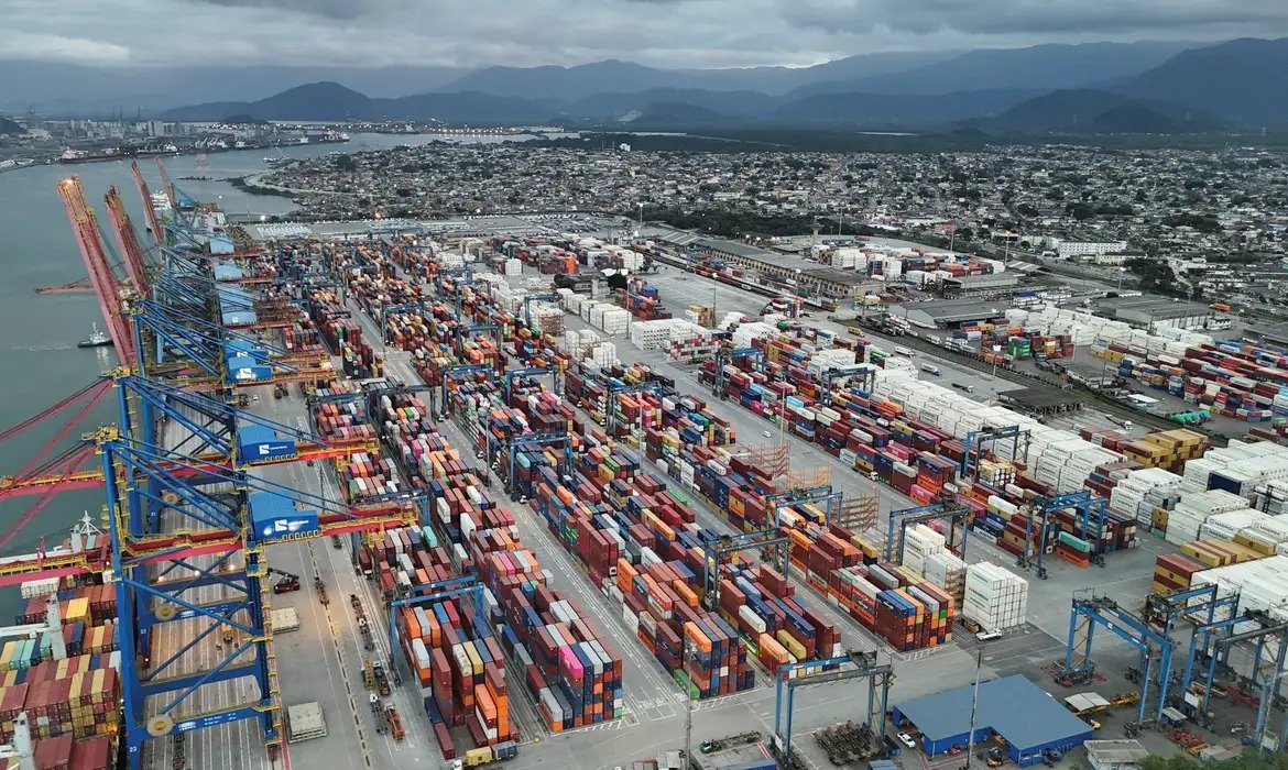 Exportações recordes e investimentos fortalecem economia externa do Brasil