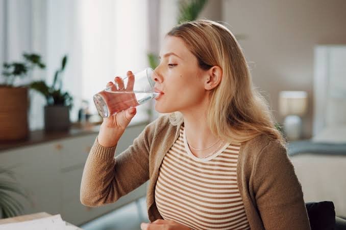 Consumo de água no inverno protege os rins e evita infecções urinárias