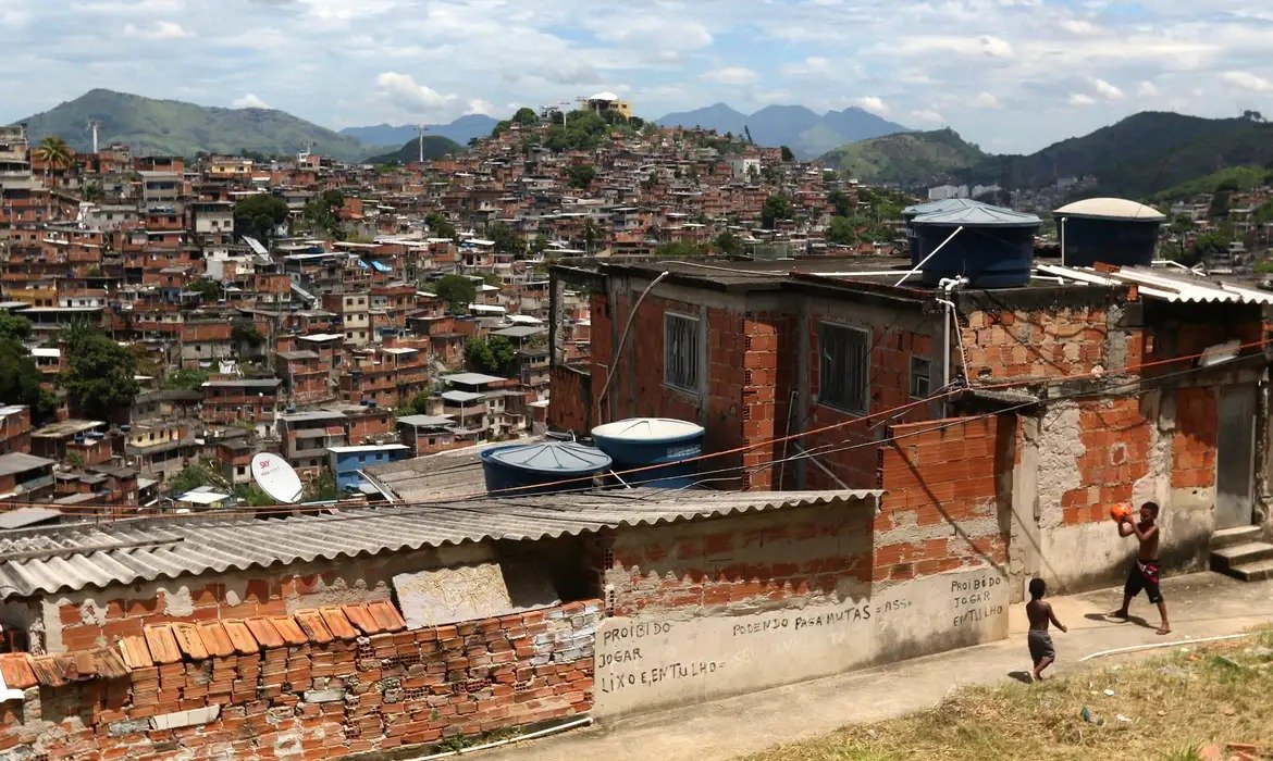 Mobilidade social no Brasil: estudo revela impacto da pobreza, raça, gênero e educação