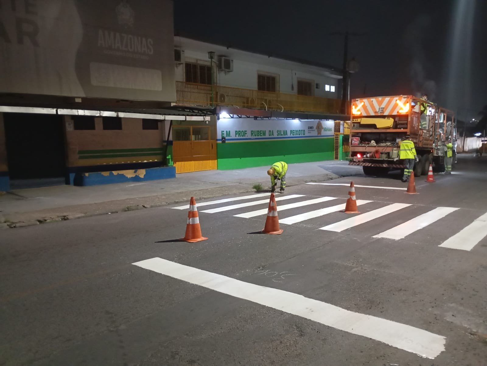 Faixas de pedestres revitalizadas garantem mais segurança em Manaus