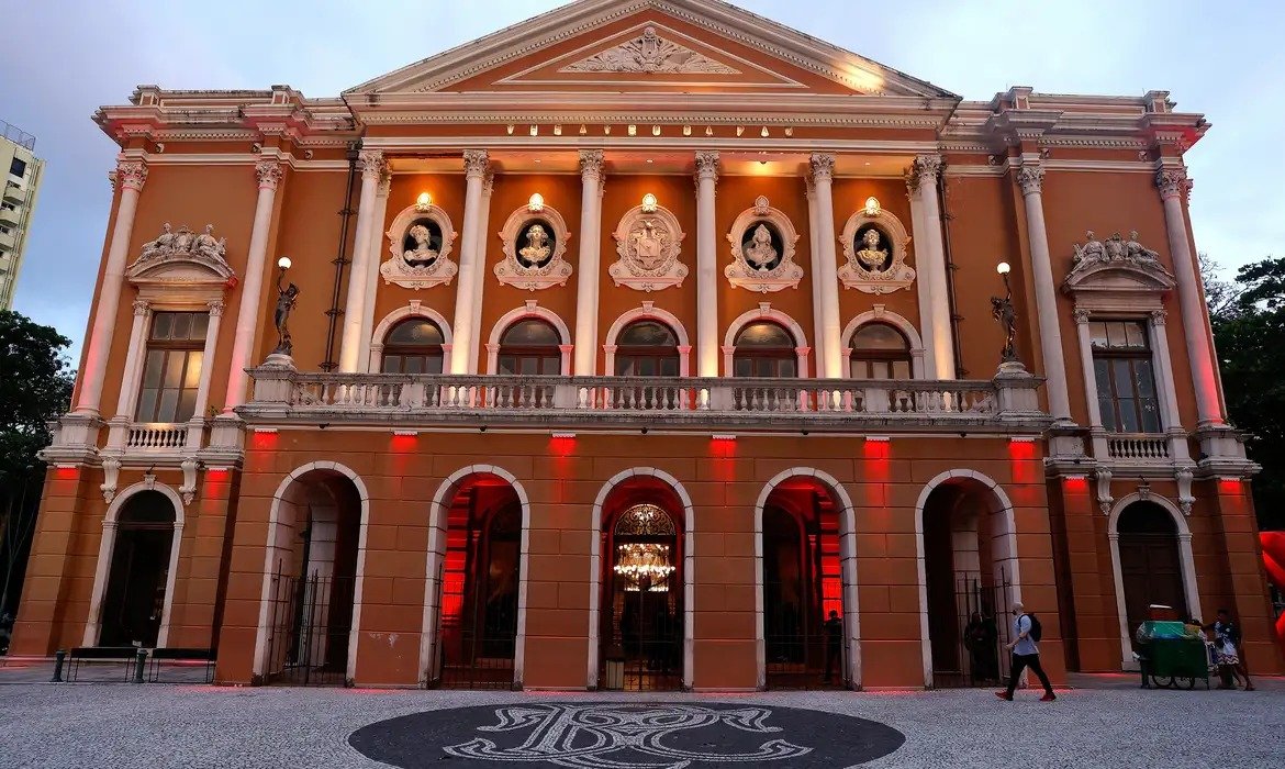 Teatro Amazonas e Theatro da Paz são oficialmente reconhecidos como Patrimônio Mundial