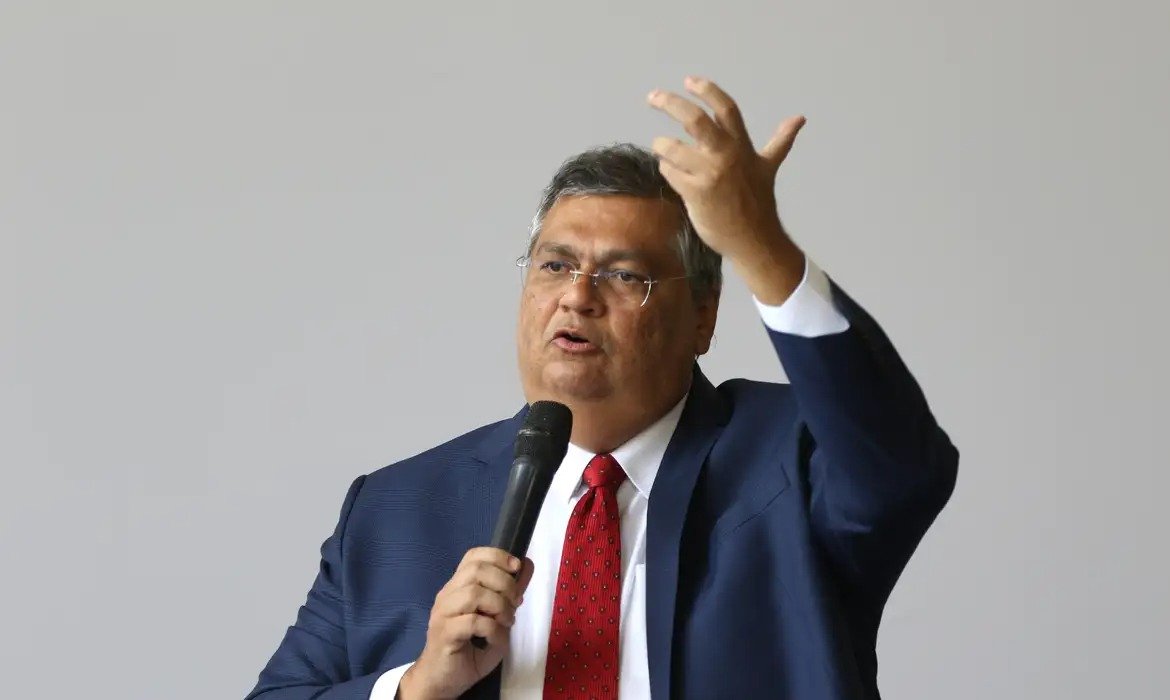 Flávio Dino cobra cumprimento de prazo para eleição da Mesa Diretora da Aleam