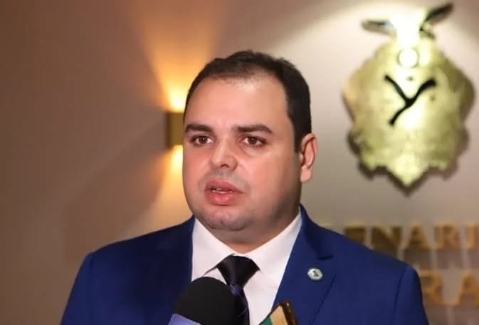 Roberto Cidade enfrenta críticas sobre SAMU e superlotação enquanto debate sobre saúde cresce no Amazonas