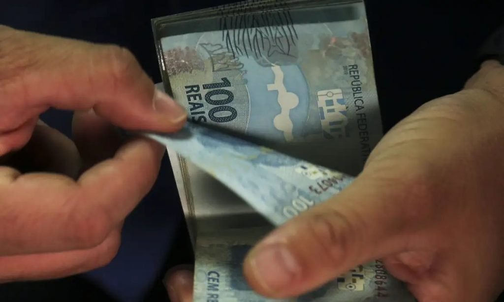 Quem tem direito ao abono salarial PIS/Pasep em 2026
