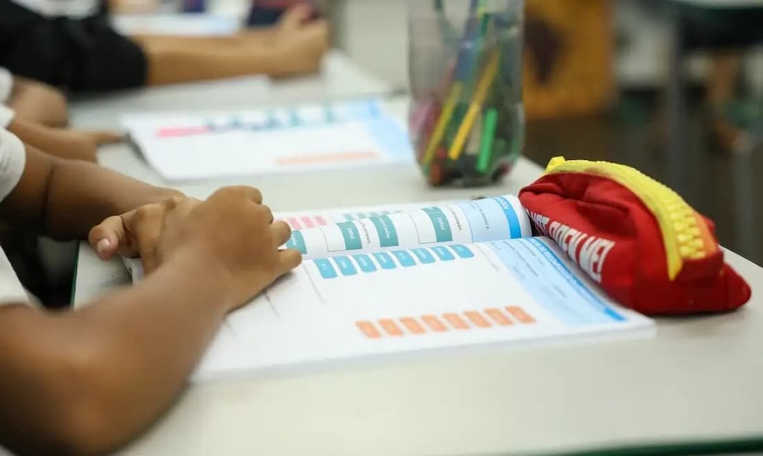 Educação política nas escolas busca preparar jovens para participação democrática