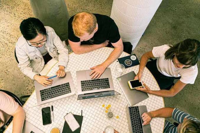 Inclusão digital exige mais do que acesso à internet, apontam especialistas