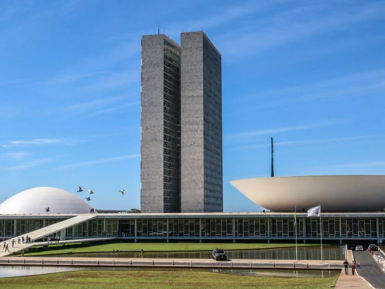 Projeto contra misoginia fica fora da pauta do Congresso antes do recesso