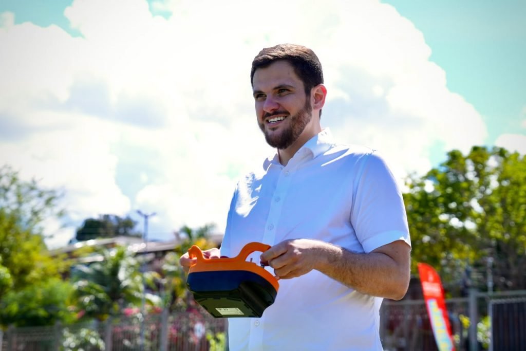 Renato Junior apresenta robôs de roçagem que ampliam eficiência da limpeza urbana