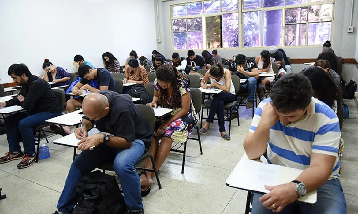 Encceja 2026: prova terá redação para candidatos