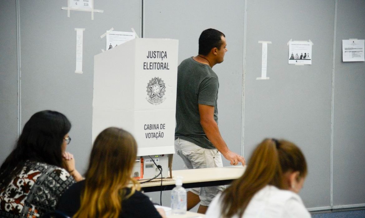 Voto em trânsito permite votar para presidente fora do estado