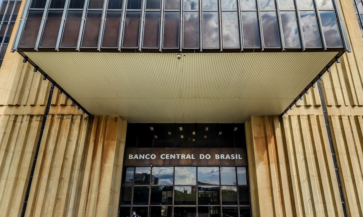Mercado reduz previsão do PIB e da inflação para 2026