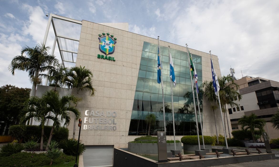 VAR poderá revisar expulsão por segundo amarelo