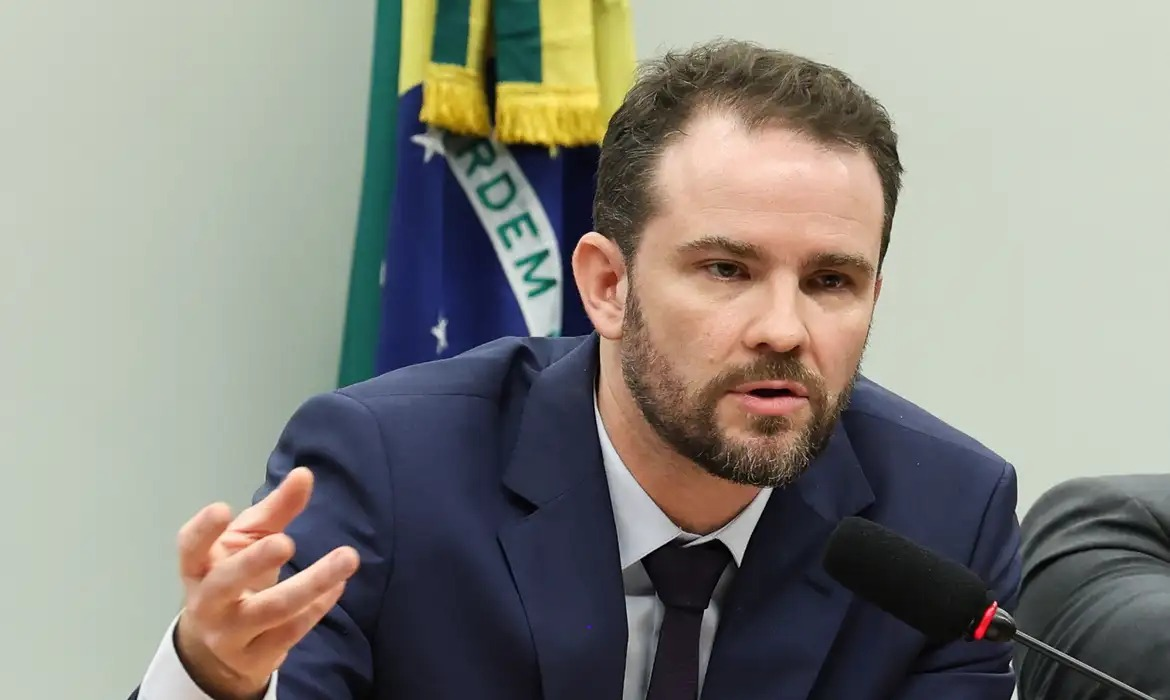 Dario Durigan comenta dívida pública e desafios econômicos do Brasil