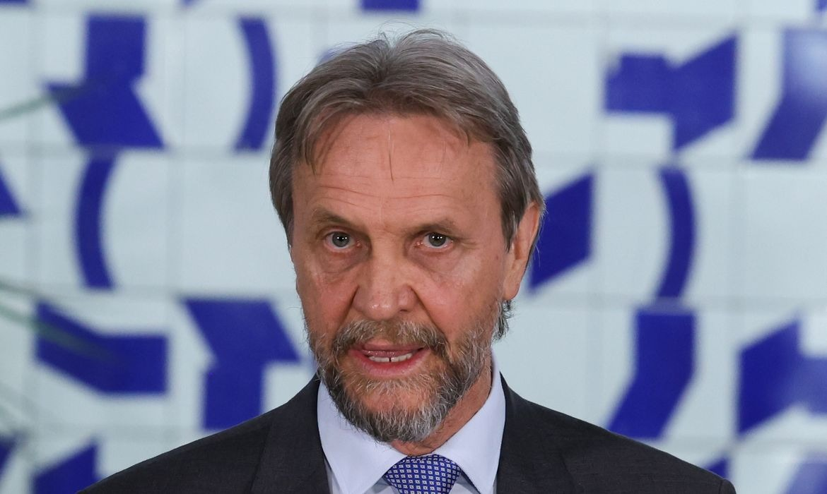 Pedro Uczai segue internado após AVC sofrido na Câmara