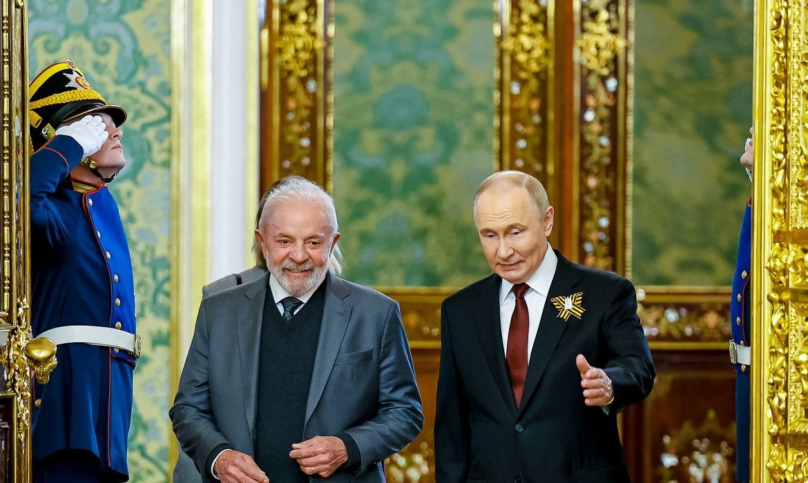 Lula conversa com Putin e defende maior participação de países emergentes