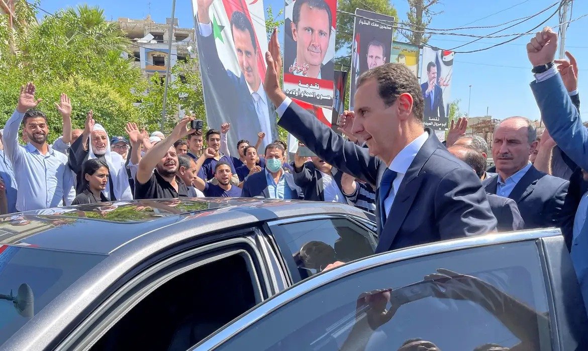 Bashar al-Assad é condenado à morte por crimes na Síria