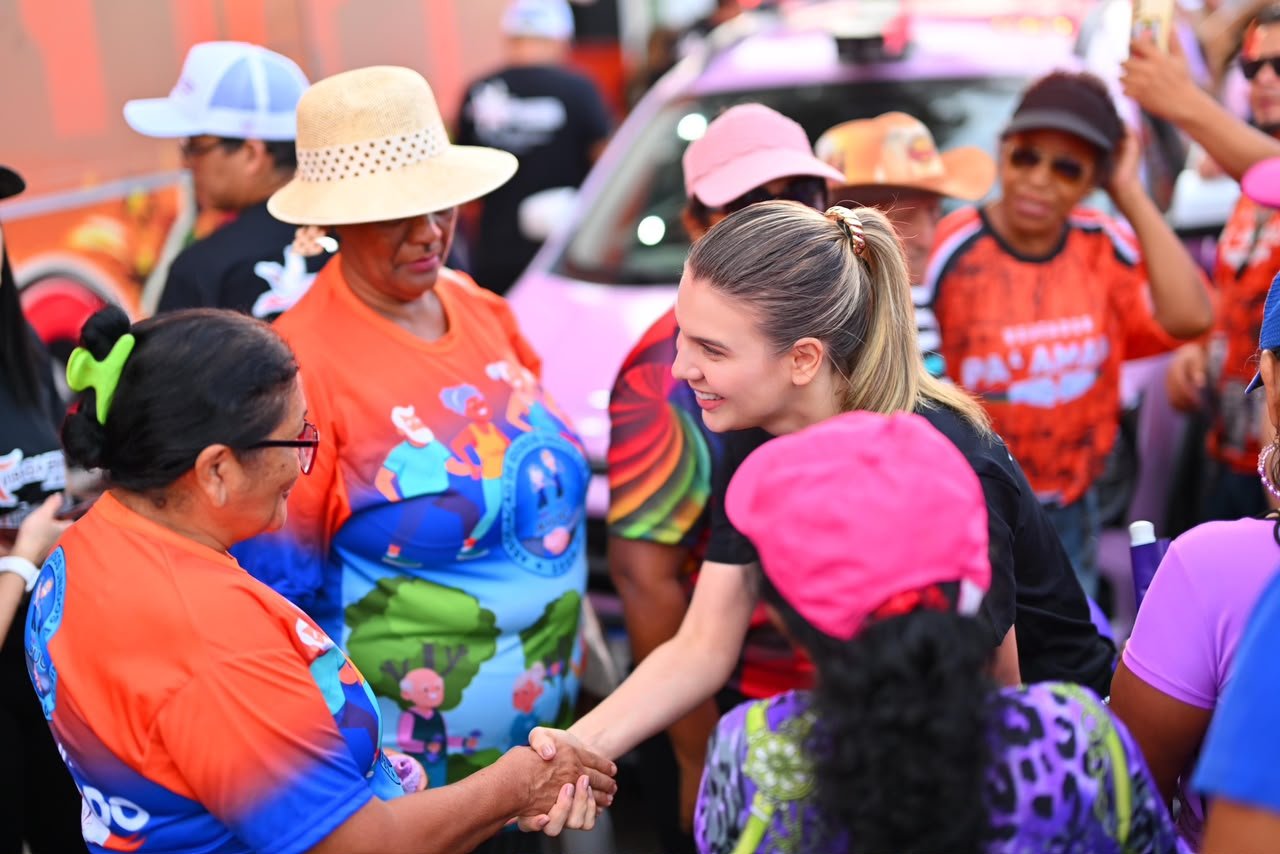 Lei Maria da Penha: caminhada reúne mulheres e forças de segurança em Manaus