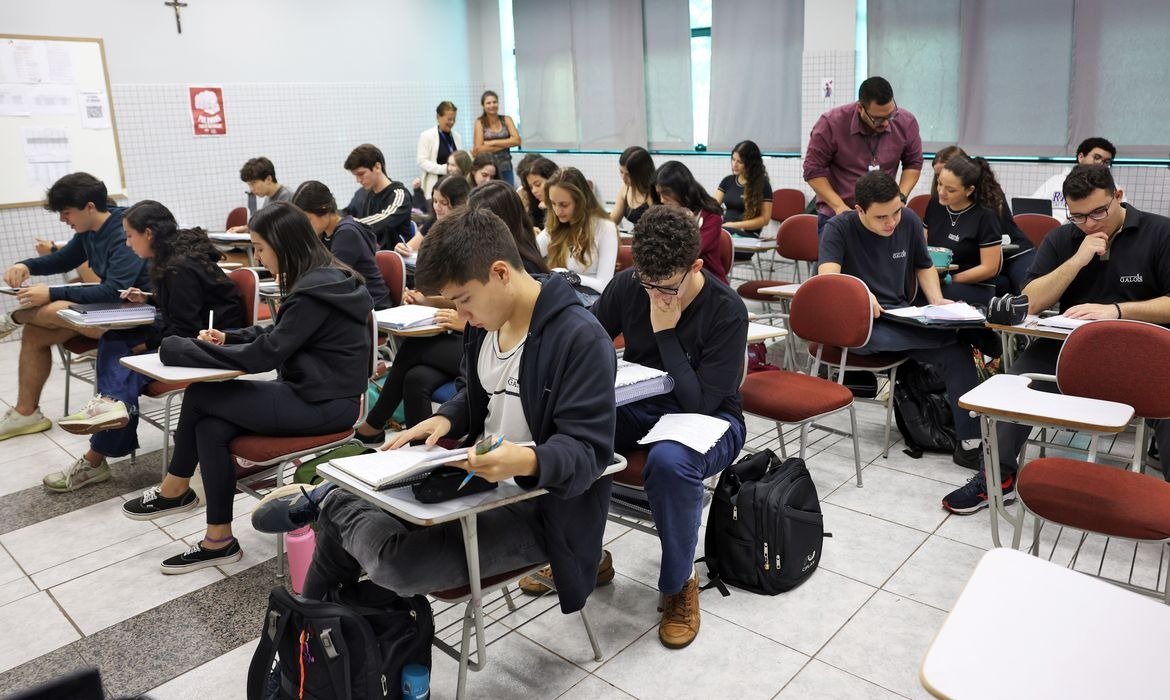 Estudantes do Prouni podem solicitar auxílio mensal de R$ 700