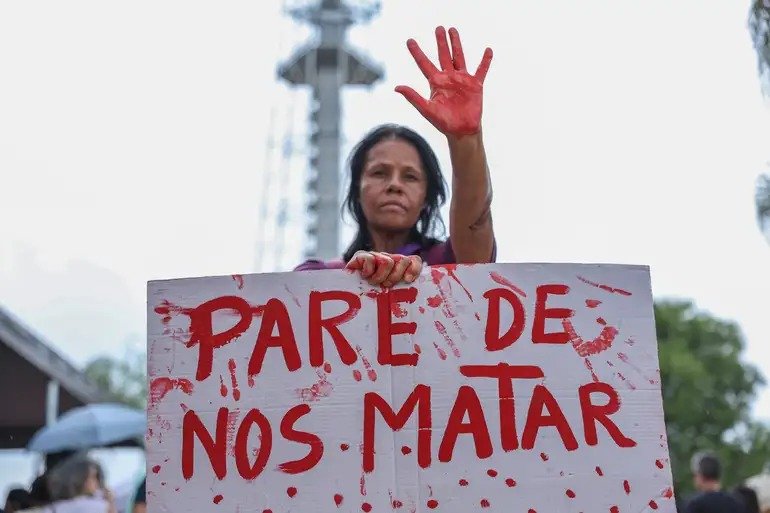 Ameaças e lesões contra mulheres sobem em dias de futebol