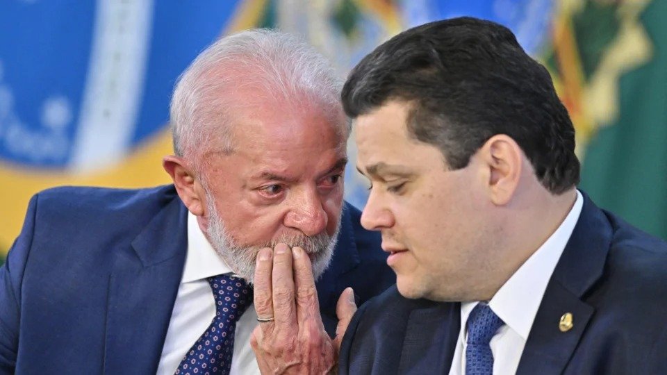 PEC que acaba com escala 6×1 avança após aprovação na Câmara