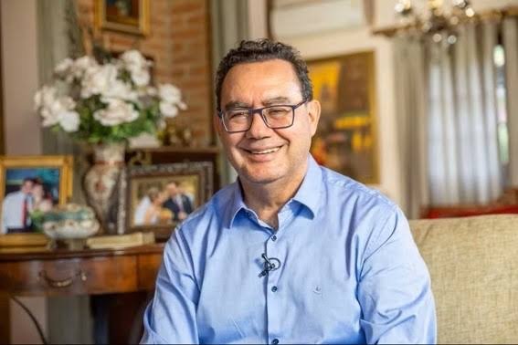 Augusto Cury leva trajetória literária à eleição