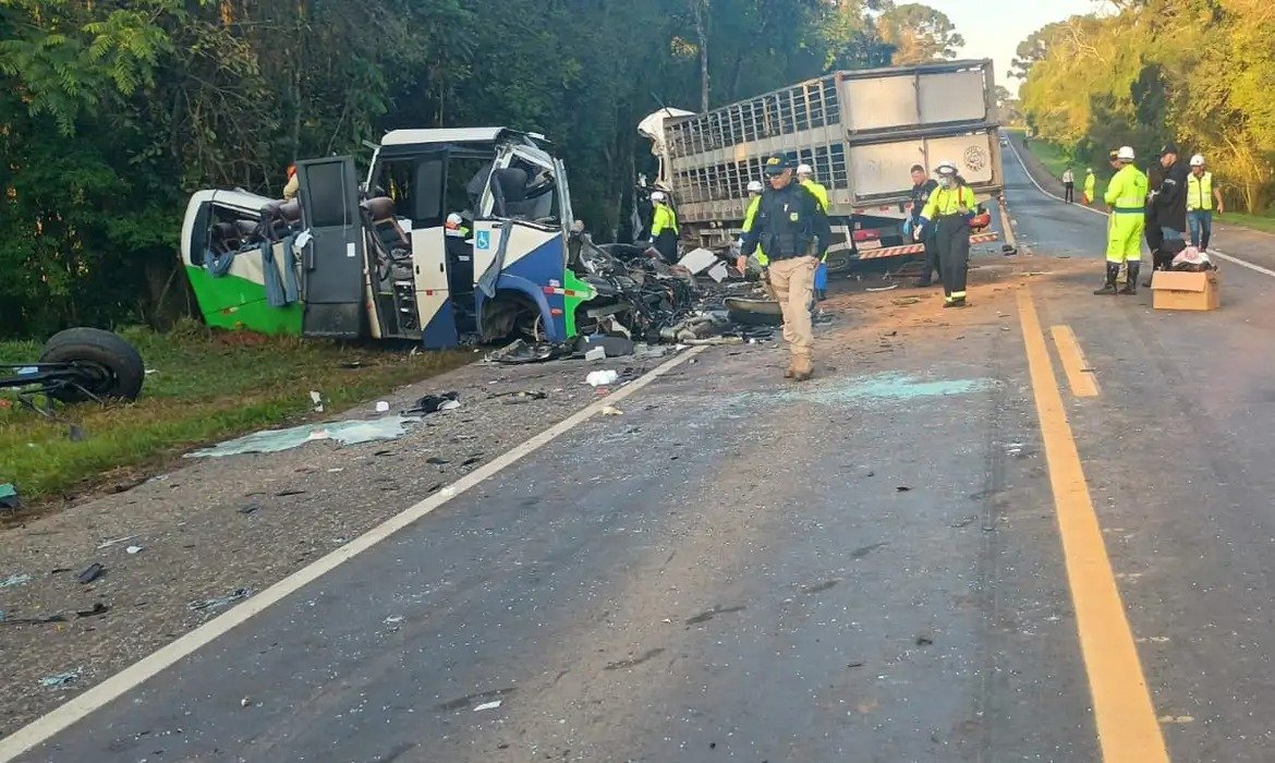 Acidente no Paraná: identificação das vítimas depende de perícia