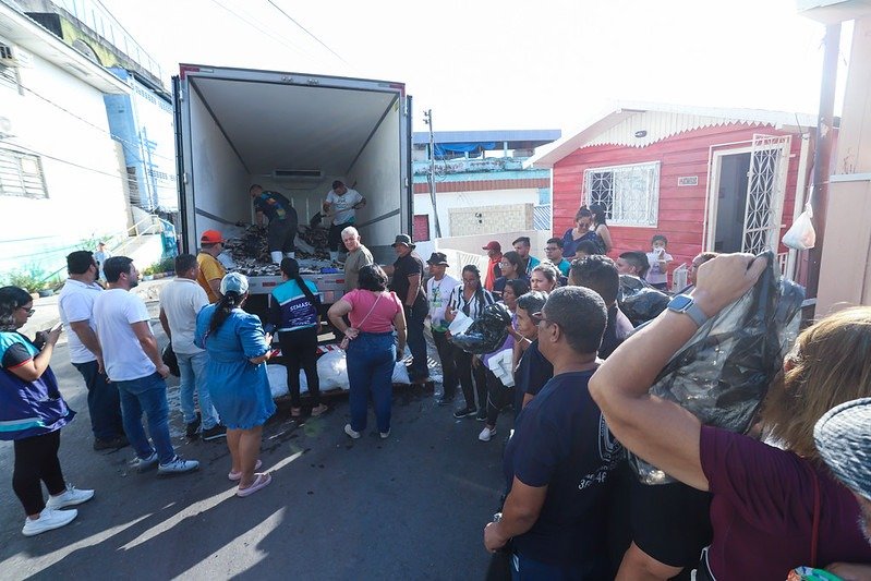 Ação no Educandos distribui 37 mil peixes para famílias de Manaus