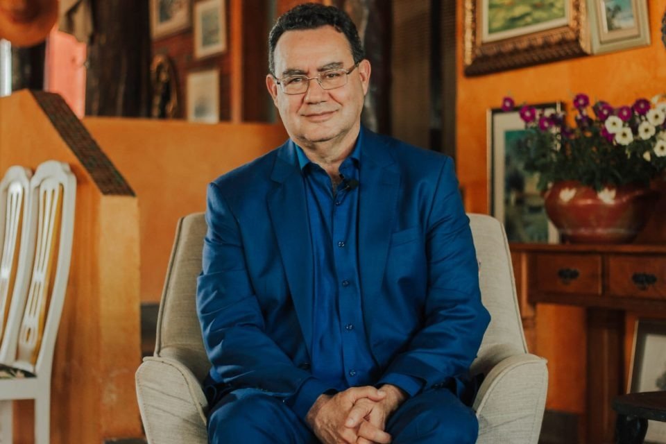 Augusto Cury tenta conquistar eleitores que rejeitam a polarização política