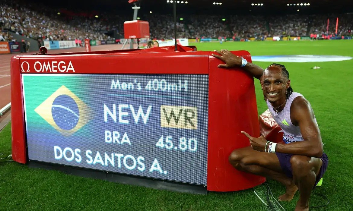 Brasileiro Alison dos Santos faz história no atletismo mundial