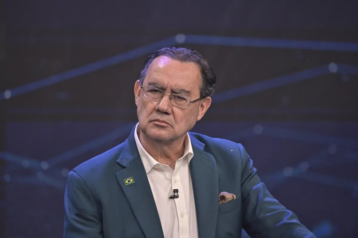 Augusto Cury chega aos 10 milhões de seguidores após forte crescimento digital