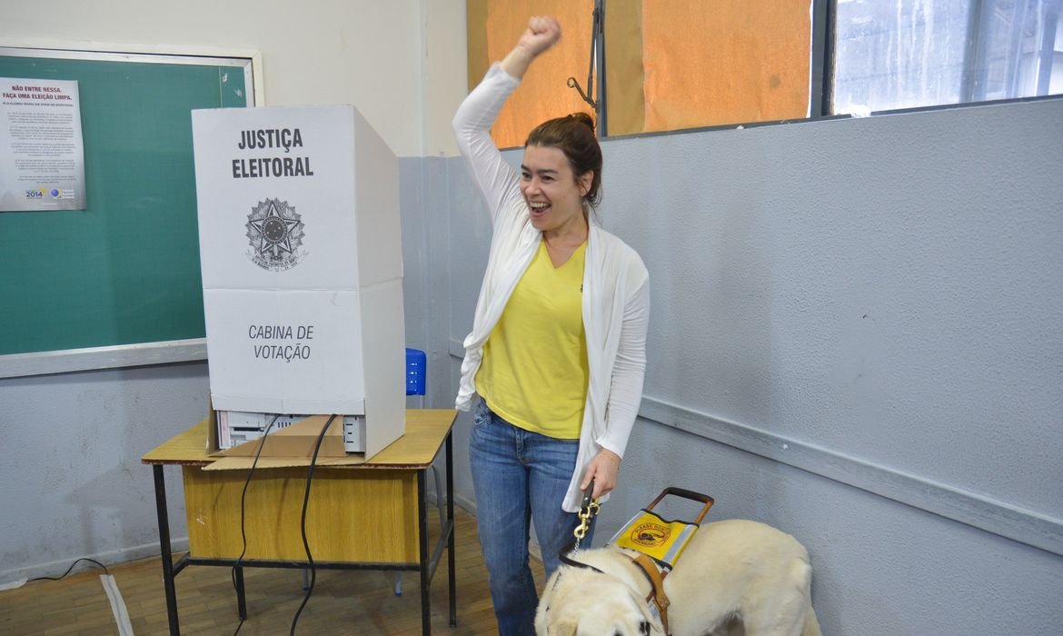 Libras ganha novos recursos nas urnas eletrônicas para as Eleições 2026