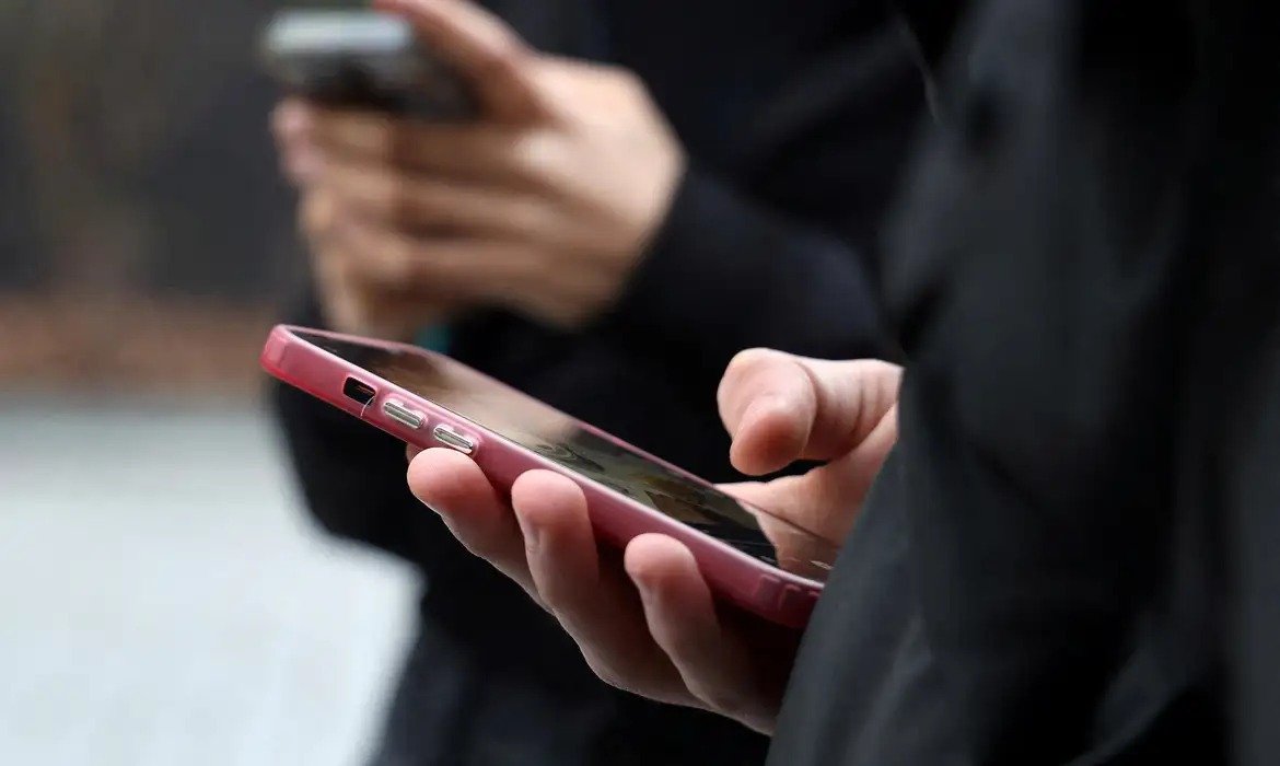Plataforma reúne orientações para jovens sobre local de votação e justificativa