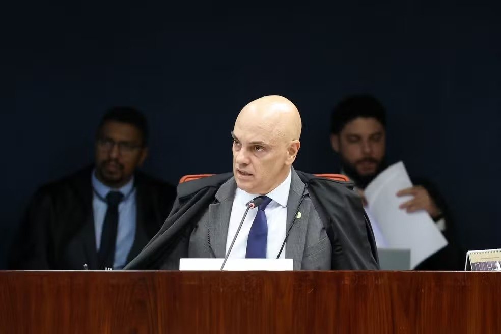 Fachin suspende decisões em meio à crise e Moraes cancela pronunciamento