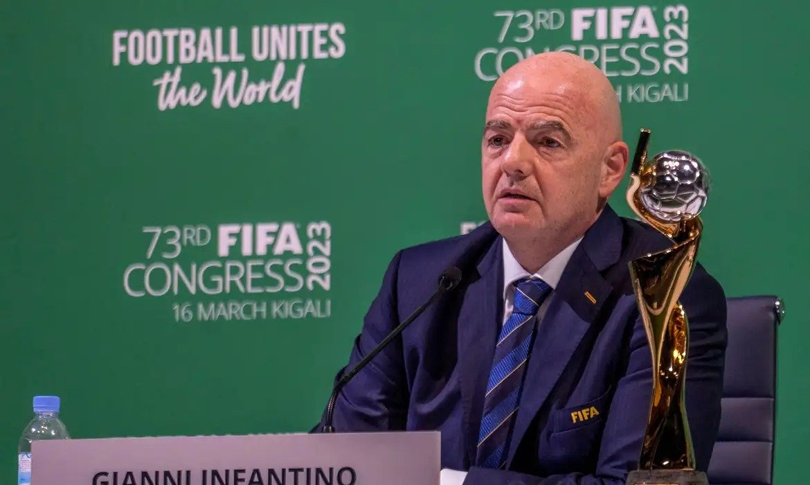 França fortalece oposição a Infantino às vésperas da eleição da FIFA