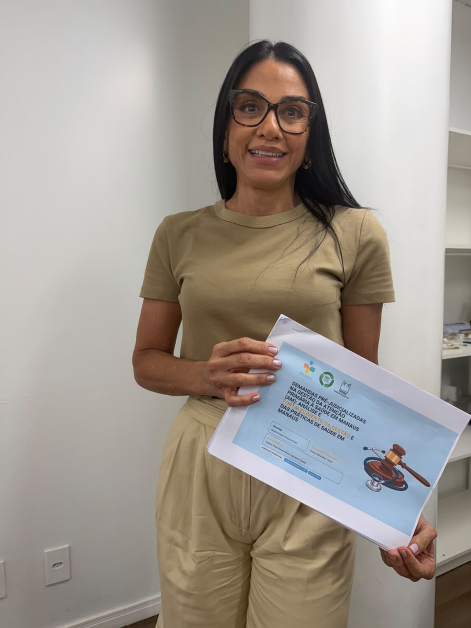 Shádia Fraxe celebra conquista acadêmica e agradece apoio de família e orientadores