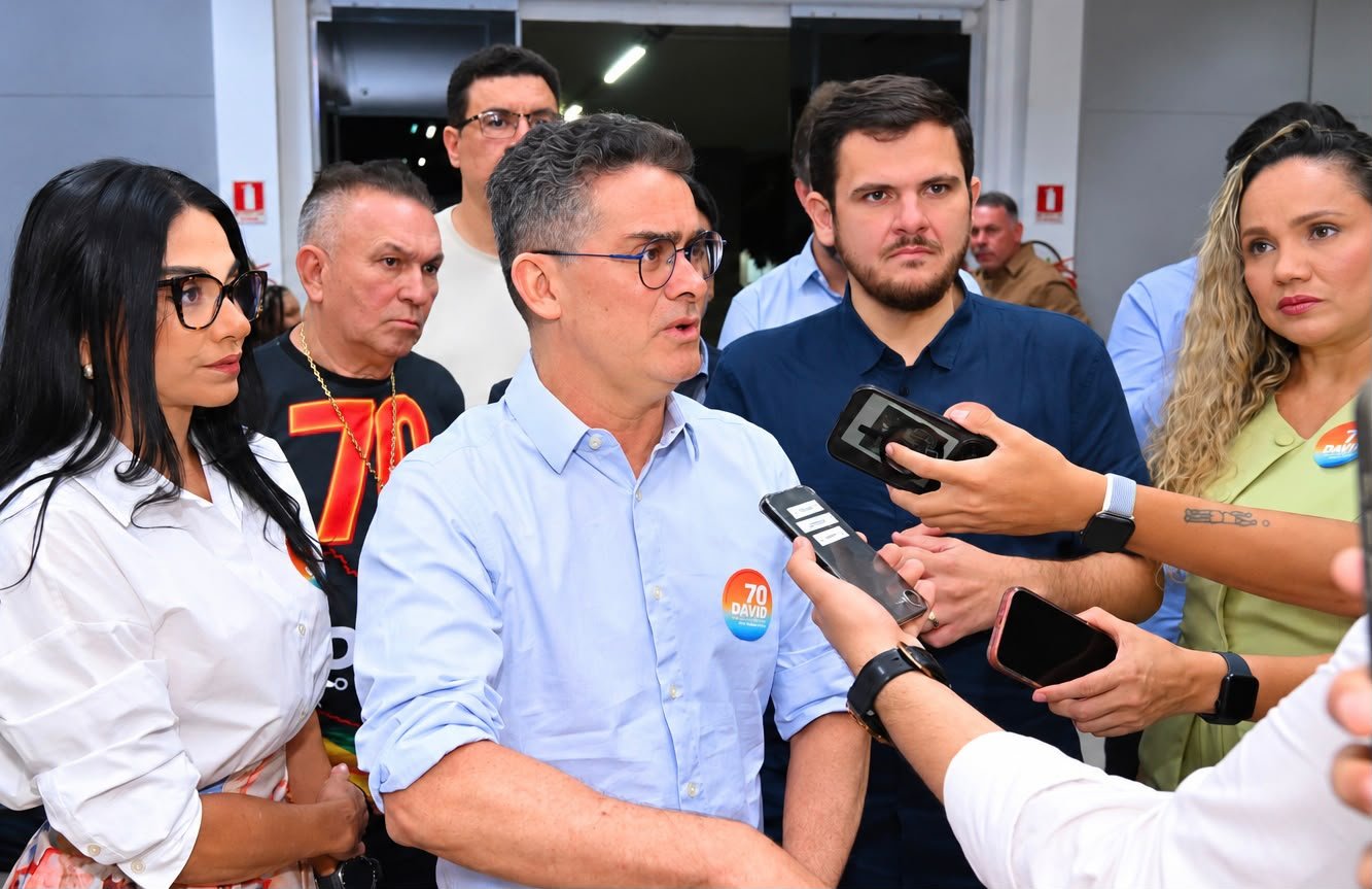 David Almeida participa do debate antes do 1º turno