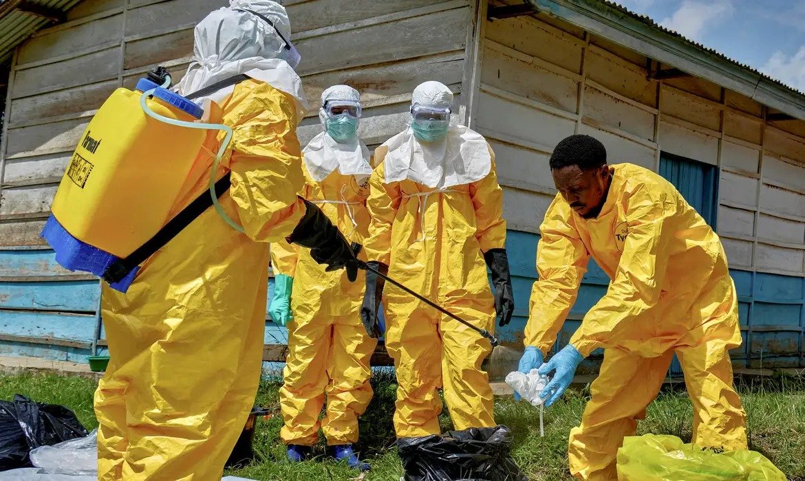 Ebola ultrapassa 4 mil mortes e preocupa países vizinhos do Congo